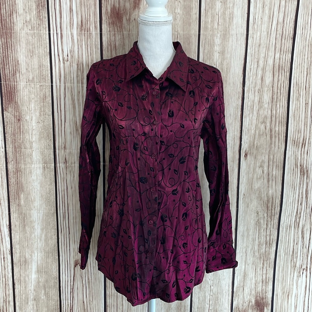 Kathy Ireland Burgundy/Pink Button Down w/Black Velvet Floral Accents NWOT Med